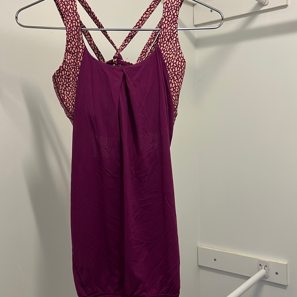Lululemon athletica top with bra.